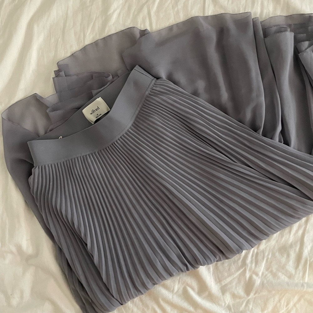 Aritzia Wilfred Pleated Midi Skirt